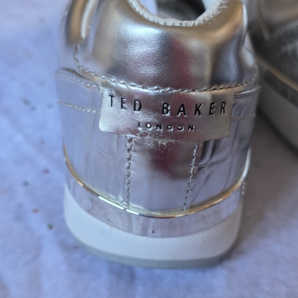 Ted Baker Lwoire Silver Croc-Embossed Sneakers - Picture 3 of 9